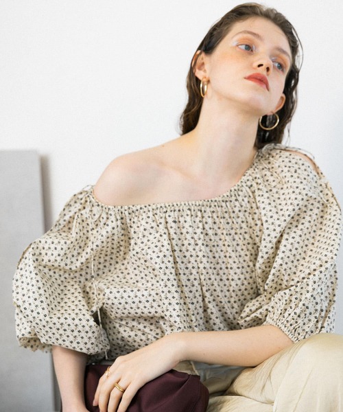 KBF（ケイビーエフ）の「2WAYフラワープリントブラウス（シャツ/ブラウス・レディース・ホワイト系その他/グリーン系その他/ブラック系その他・ONE）」の19枚目の写真