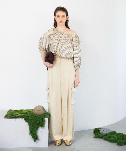 KBF（ケイビーエフ）の「2WAYフラワープリントブラウス（シャツ/ブラウス・レディース・ホワイト系その他/グリーン系その他/ブラック系その他・ONE）」の20枚目の写真