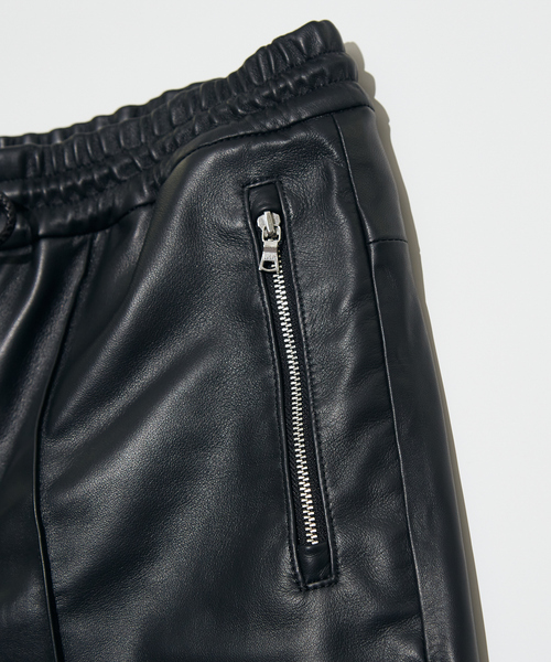 5351 POUR LES HOMMES(ゴーサンゴーイチプールオム)の「【セットアップ対応】レザー スラックス ショートパンツ(デニムパンツ・メンズ・ブラック・44/46/48/50)」の5枚目の写真