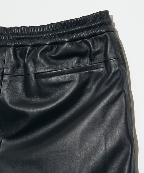 5351 POUR LES HOMMES(ゴーサンゴーイチプールオム)の「【セットアップ対応】レザー スラックス ショートパンツ(デニムパンツ・メンズ・ブラック・44/46/48/50)」の8枚目の写真