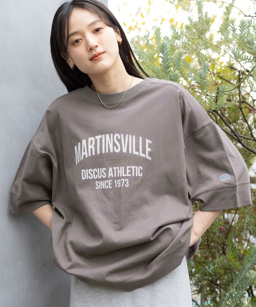 DISCUS ATHLETIC(ディスカス アスレチック)の「【DISCUS/ディスカス】カレッジBIGTシャツ(Tシャツ/カットソー・レディース・ブルー/レッド/グリーン/ホワイト/グレー/ブラック・FREE)」の4枚目の写真