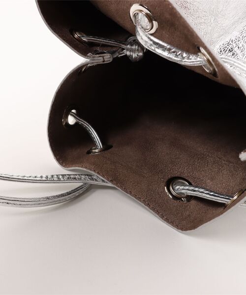 marco masi（マルコマージ）の「【MARCO MASI/マルコ・マージ】巾着　ショルダーバッグ　バケツバッグ　フリンジバッグ（ショルダーバッグ・レディース・シルバー/ブラック/チャコールグレー・FREE）」の7枚目の写真