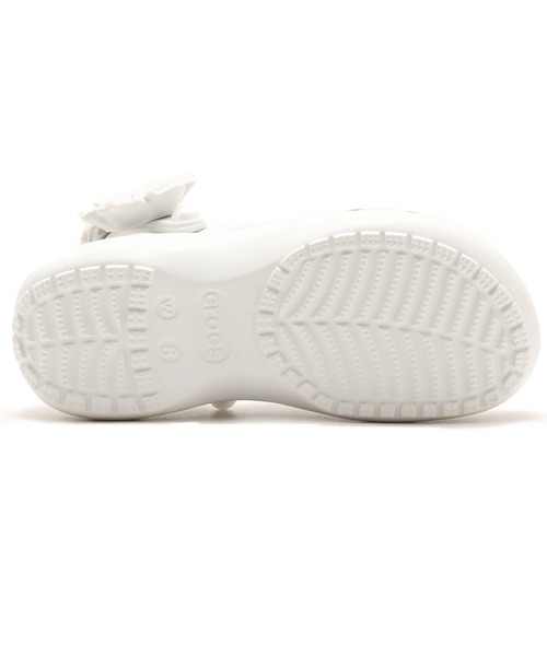 crocs(クロックス)の「crocs Classic Platform Bouquet Clog / クロックス クラッシック プラットフォーム ブーケット クロッグ(サンダル・レディース・ライトグレー・23.0cm/24.0cm/22.0cm/25.0cm)」の6枚目の写真