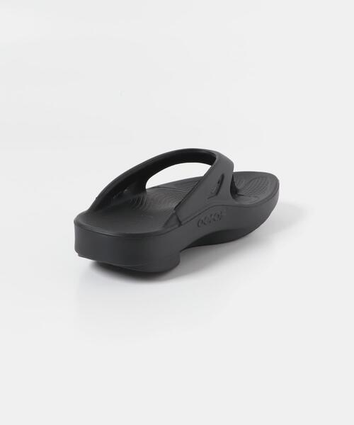 OOFOS（ウーフォス）の「OOFOS　OOriginal（サンダル・レディース・ベージュ/ブラック/グレー/カーキ・6/7/8/5）」の14枚目の写真