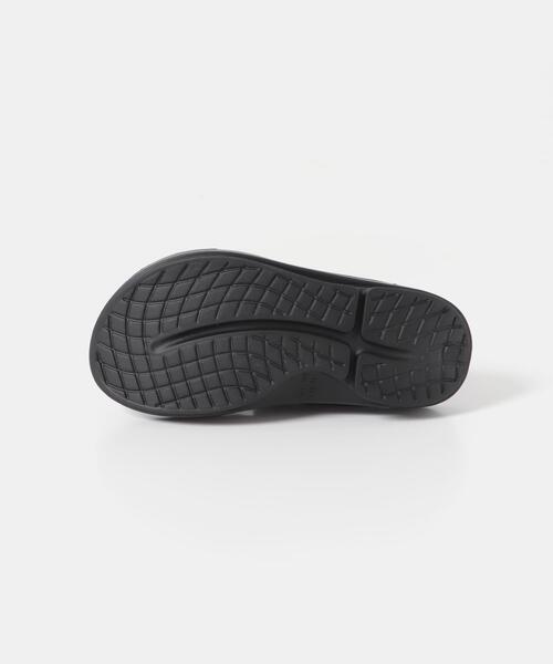 OOFOS（ウーフォス）の「OOFOS　OOriginal（サンダル・レディース・ベージュ/ブラック/グレー/カーキ・6/7/8/5）」の15枚目の写真