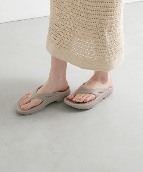 OOFOS（ウーフォス）の「OOFOS　OOriginal（サンダル・レディース・ベージュ/ブラック/グレー/カーキ・6/7/8/5）」の16枚目の写真