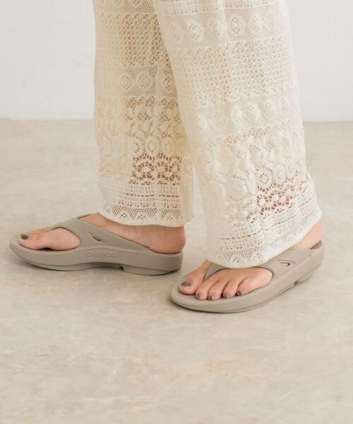 OOFOS（ウーフォス）の「OOFOS　OOriginal（サンダル・レディース・ベージュ/ブラック/グレー/カーキ・6/7/8/5）」の18枚目の写真