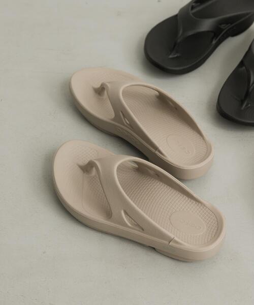 OOFOS（ウーフォス）の「OOFOS　OOriginal（サンダル・レディース・ベージュ/ブラック/グレー/カーキ・6/7/8/5）」の20枚目の写真