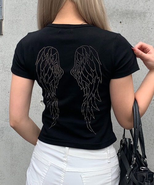 lilful（リルフル）の「羽モチーフ ラインストーン バックデザイン コンパクトTシャツ（Tシャツ/カットソー・レディース・ホワイト/グレー/ブラック・S/M）」の2枚目の写真