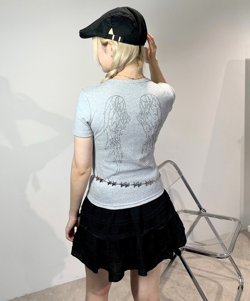 lilful（リルフル）の「羽モチーフ ラインストーン バックデザイン コンパクトTシャツ（Tシャツ/カットソー・レディース・ホワイト/グレー/ブラック・S/M）」の7枚目の写真