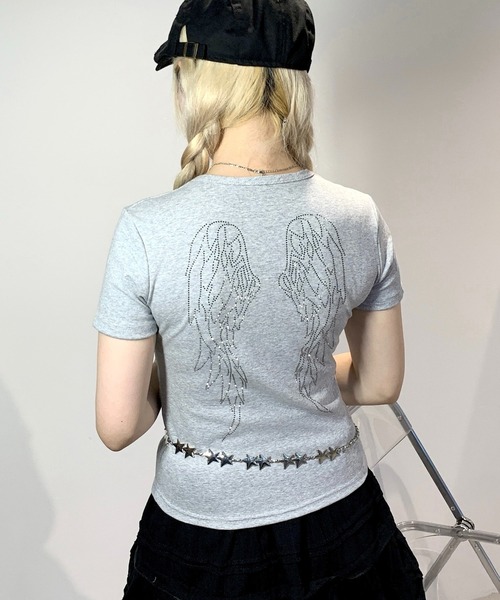 lilful（リルフル）の「羽モチーフ ラインストーン バックデザイン コンパクトTシャツ（Tシャツ/カットソー・レディース・ホワイト/グレー/ブラック・S/M）」の5枚目の写真