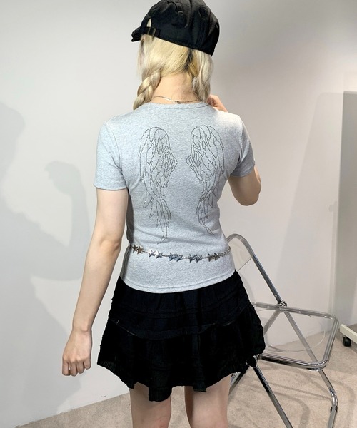 lilful（リルフル）の「羽モチーフ ラインストーン バックデザイン コンパクトTシャツ（Tシャツ/カットソー・レディース・ホワイト/グレー/ブラック・S/M）」の10枚目の写真