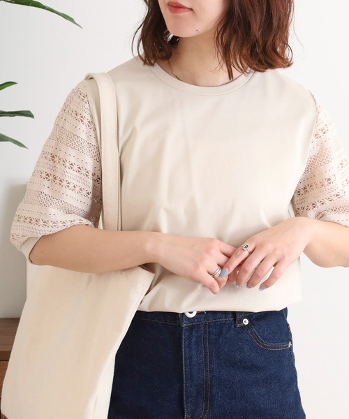 BRODIAEA(ブローディア)の「BRODIAEA 袖レース切り替えカットソー 半袖(Tシャツ/カットソー・レディース・ベージュ/ブラック/オフホワイト・40)」の1枚目の写真