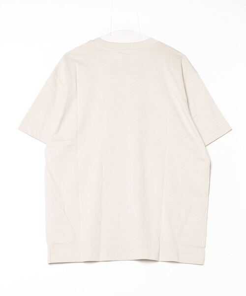 NEW BALANCE(ニューバランス)の「【別注】ニューバランス New Balance スーベニアショッパースクリプトTシャツ_ 限定コラボ(Tシャツ/カットソー・メンズ・オリーブ/サンドグレー・LL/3L/S/M/L)」の3枚目の写真