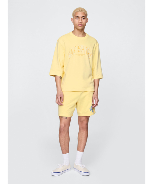 GAP(ギャップ)の「オーバーサイズ GAPグラフィック フレンチテリー クルーネックスウェット(ユニセックス)(スウェット・メンズ・ブルー/イエロー/グリーン/ピンク/オフホワイト/ブラック・S/M/L/XL/XS)」の9枚目の写真