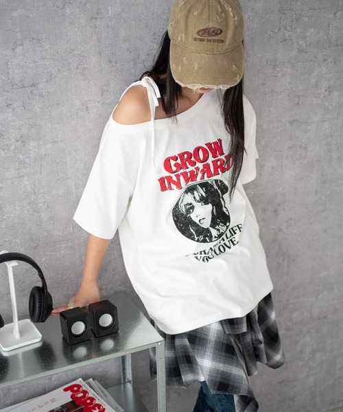 WEGO(ウィゴー)の「WEGO/2WAYグラフィックワンショルBIGT(Tシャツ/カットソー・レディース・その他4/ホワイト/その他1/その他2/その他3/その他5/ネイビー/その他8/その他7/その他6/その他10/その他9/その他12/ブラウン/その他11・FREE)」の11枚目の写真
