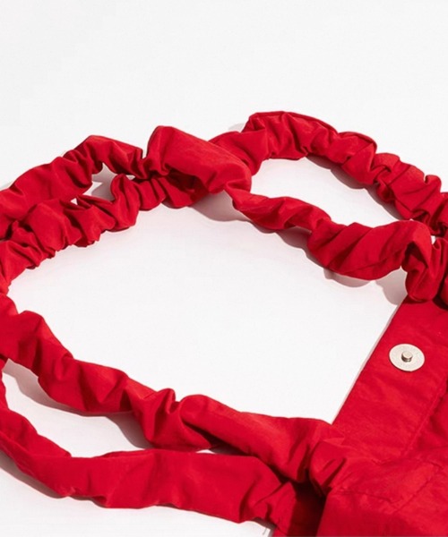 ANOTHER S（アナザーエス）の「クシュクシュギャザー持ち手ドロストショルダーバッグ大容量（ショルダーバッグ・レディース・ブラック/レッド/ピンク/イエロー/ブルー・FREE）」の11枚目の写真