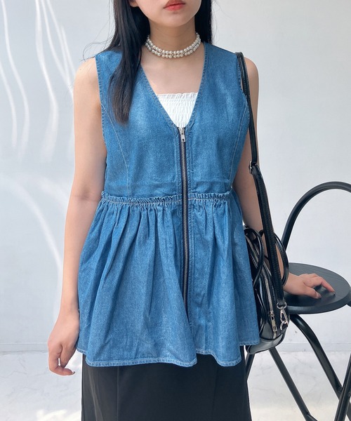 AS KNOW AS plus(アズノゥアズプラス)の「●ぺプラムジップVネックベスト(ベスト・レディース・ブルー系/ベージュ/ブラック系/ブラック/グレー系その他・FREE)」の1枚目の写真