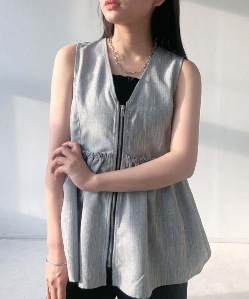 AS KNOW AS plus(アズノゥアズプラス)の「●ぺプラムジップVネックベスト(ベスト・レディース・ブルー系/ベージュ/ブラック系/ブラック/グレー系その他・FREE)」の4枚目の写真