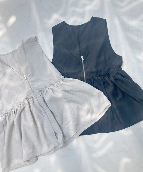 AS KNOW AS plus(アズノゥアズプラス)の「●ぺプラムジップVネックベスト(ベスト・レディース・ブルー系/ベージュ/ブラック系/ブラック/グレー系その他・FREE)」の9枚目の写真