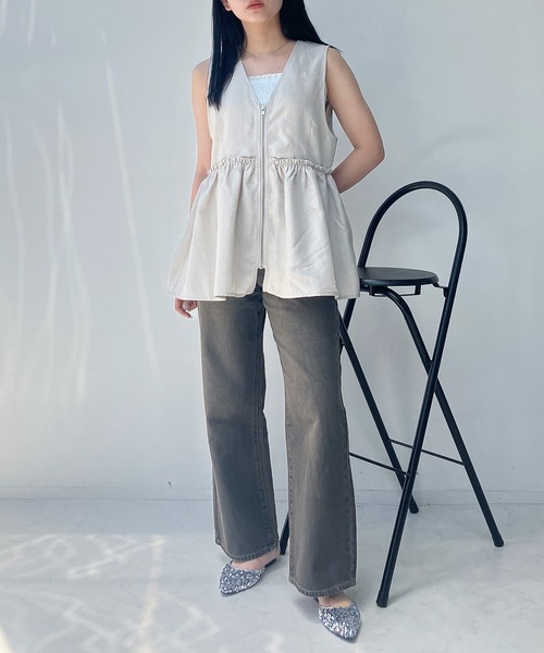 AS KNOW AS plus(アズノゥアズプラス)の「●ぺプラムジップVネックベスト(ベスト・レディース・ブルー系/ベージュ/ブラック系/ブラック/グレー系その他・FREE)」の22枚目の写真