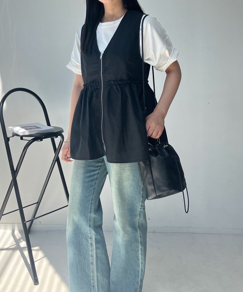 AS KNOW AS plus(アズノゥアズプラス)の「●ぺプラムジップVネックベスト(ベスト・レディース・ブルー系/ベージュ/ブラック系/ブラック/グレー系その他・FREE)」の15枚目の写真