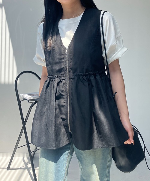 AS KNOW AS plus(アズノゥアズプラス)の「●ぺプラムジップVネックベスト(ベスト・レディース・ブルー系/ベージュ/ブラック系/ブラック/グレー系その他・FREE)」の18枚目の写真