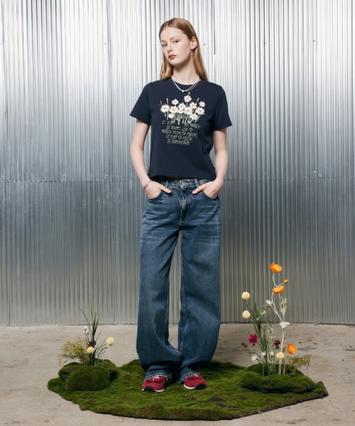 LARTIGENT★韓国★人気★L2 GRASS FLOWER T-SHIRT 2色 半袖T LARTIGENT☆韓国☆人気☆L2 GRASS FLOWER T-SHIRT 2色 半袖T