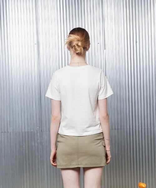 LARTIGENT★韓国★人気★L2 GRASS FLOWER T-SHIRT 2色 半袖T LARTIGENT☆韓国☆人気☆L2 GRASS FLOWER T-SHIRT 2色 半袖T