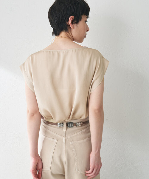 Whim Gazette（ウィムガゼット）の「サテンワッシャーノースリーブブラウス（シャツ/ブラウス・レディース・オフホワイト/ベージュ/ネイビー・FREE）」の16枚目の写真