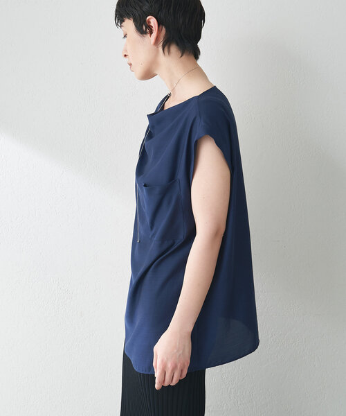 Whim Gazette（ウィムガゼット）の「サテンワッシャーノースリーブブラウス（シャツ/ブラウス・レディース・オフホワイト/ベージュ/ネイビー・FREE）」の6枚目の写真