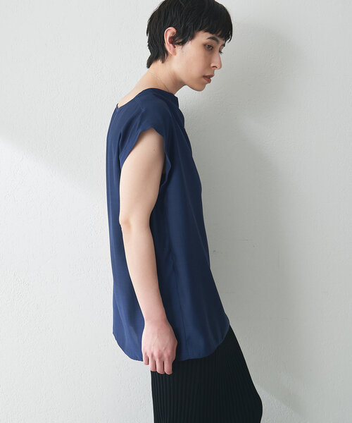 Whim Gazette（ウィムガゼット）の「サテンワッシャーノースリーブブラウス（シャツ/ブラウス・レディース・オフホワイト/ベージュ/ネイビー・FREE）」の9枚目の写真