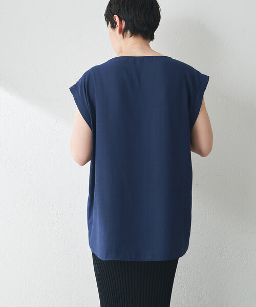 Whim Gazette（ウィムガゼット）の「サテンワッシャーノースリーブブラウス（シャツ/ブラウス・レディース・オフホワイト/ベージュ/ネイビー・FREE）」の8枚目の写真