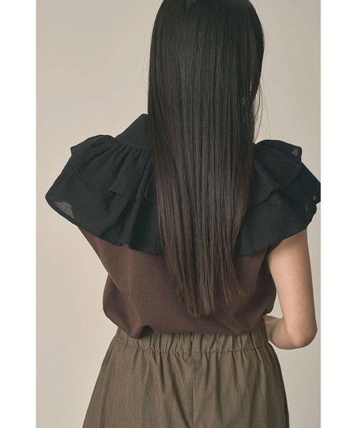 marjour(マージュール)の「DOUBLE RUFFLE COLLAR(ストール/ショール・レディース・オフホワイト/ブラック・FREE)」の11枚目の写真