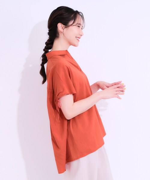 SHOO・LA・RUE（シューラルー）の「【S-LL/ひんやり】後ろ姿も抜かりなく インせず着られる バックギャザーシャツ（シャツ/ブラウス・レディース・ブルー系その他4/ブラック系1/ネイビー/ライトブルー/ダークオレンジ/アイボリー・04/03/02/01）」の13枚目の写真