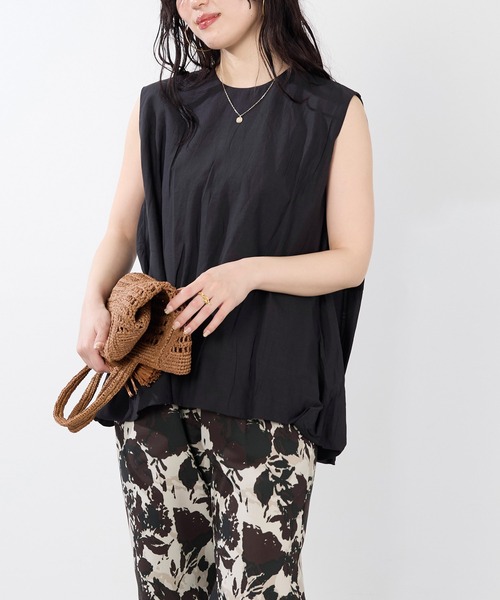 normment（ノーメント）の「【normment】バルーンノースリーブブラウス-BALLOON N/S BLOUSE（シャツ/ブラウス・レディース・オリーブ/ブラック・FREE）」の3枚目の写真