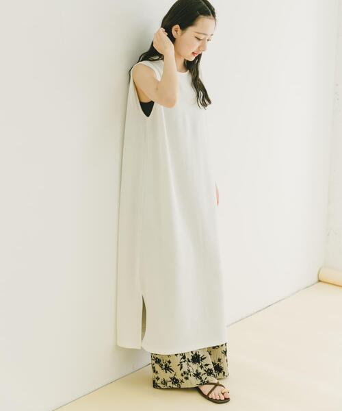 ITEMS URBANRESEARCH（アイテムズ アーバンリサーチ）の「ショルダータックノースリワンピース（ワンピース・レディース・モカ/オフホワイト/ブラック・FREE）」の2枚目の写真