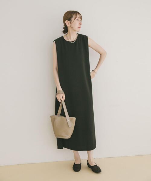 ITEMS URBANRESEARCH（アイテムズ アーバンリサーチ）の「ショルダータックノースリワンピース（ワンピース・レディース・モカ/オフホワイト/ブラック・FREE）」の3枚目の写真