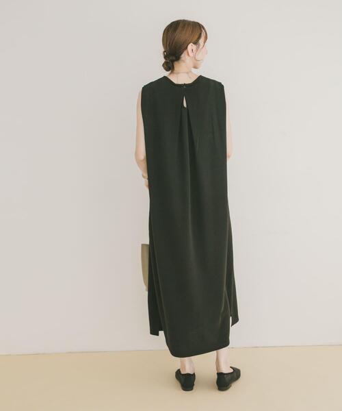 ITEMS URBANRESEARCH（アイテムズ アーバンリサーチ）の「ショルダータックノースリワンピース（ワンピース・レディース・モカ/オフホワイト/ブラック・FREE）」の16枚目の写真