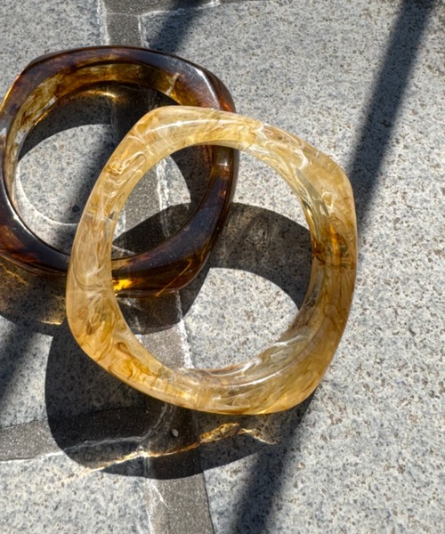 CIAOPANIC TYPY(チャオパニックティピー)の「【Aguni】クリアべっ甲バングル(ブレスレット・レディース・ブラウン/ベージュ・ONE SIZE)」の2枚目の写真