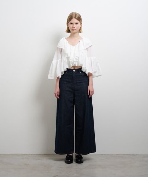 LANVIN en Bleu(ランバンオンブルー)の「撥水速乾ナイロンラッフルブラウス(シャツ/ブラウス・レディース・チャコールグレー/オフホワイト/ブラック・38)」の15枚目の写真
