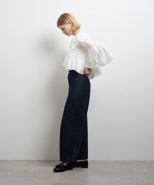 LANVIN en Bleu(ランバンオンブルー)の「撥水速乾ナイロンラッフルブラウス(シャツ/ブラウス・レディース・チャコールグレー/オフホワイト/ブラック・38)」の16枚目の写真