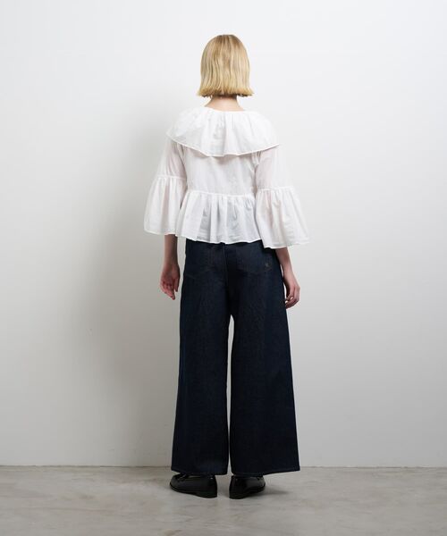 LANVIN en Bleu(ランバンオンブルー)の「撥水速乾ナイロンラッフルブラウス(シャツ/ブラウス・レディース・チャコールグレー/オフホワイト/ブラック・38)」の17枚目の写真