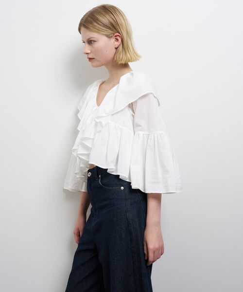 LANVIN en Bleu(ランバンオンブルー)の「撥水速乾ナイロンラッフルブラウス(シャツ/ブラウス・レディース・チャコールグレー/オフホワイト/ブラック・38)」の19枚目の写真