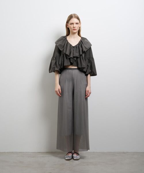 LANVIN en Bleu(ランバンオンブルー)の「撥水速乾ナイロンラッフルブラウス(シャツ/ブラウス・レディース・チャコールグレー/オフホワイト/ブラック・38)」の7枚目の写真