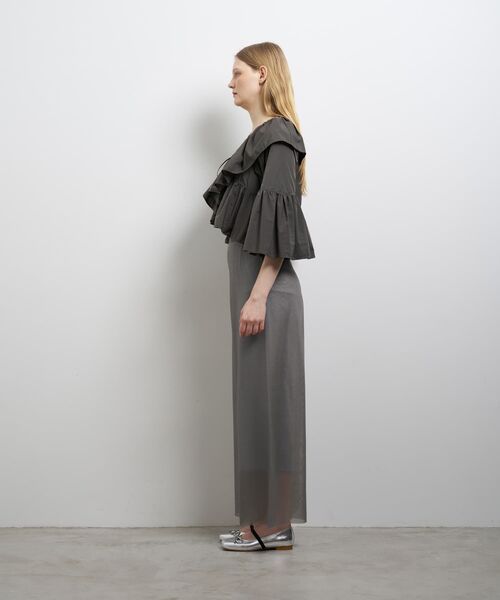 LANVIN en Bleu(ランバンオンブルー)の「撥水速乾ナイロンラッフルブラウス(シャツ/ブラウス・レディース・チャコールグレー/オフホワイト/ブラック・38)」の8枚目の写真