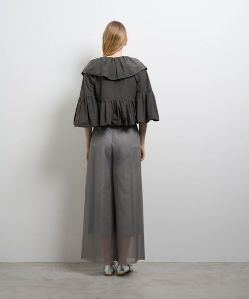 LANVIN en Bleu(ランバンオンブルー)の「撥水速乾ナイロンラッフルブラウス(シャツ/ブラウス・レディース・チャコールグレー/オフホワイト/ブラック・38)」の9枚目の写真