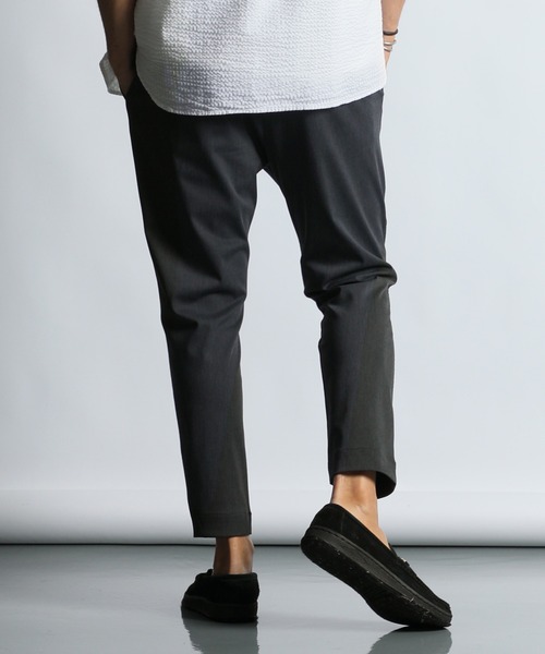 The DUFFER of ST.GEORGE(ザダファーオブセントジョージ)の「『WONDER SHAPE』PIQUE CROPPED:360°全方向高伸縮『ワンダーシェイプ』ピケ クロップドパンツ(チノパンツ・メンズ・チャコールグレー/ネイビー/カーキ/ライトグレー・MEDIUM/SMALL/X-LARGE/LARGE)」の14枚目の写真