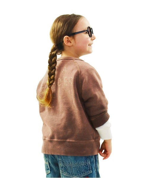 DENIM DUNGAREE（デニムダンガリー）の「Vintage Fleece PENNIE LEADER Sweat Shirt（スウェット・キッズ・ブラウン・115/125）」の5枚目の写真