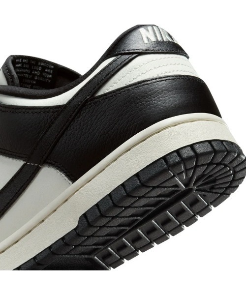 NIKE(ナイキ)の「NIKE Wmns Dunk Low SE(ナイキ ウィメンズ ダンク LOW SE)(スニーカー・レディース・ホワイト系/レッド系・24.5cm/25cm/23cm/23.5cm/24cm)」の11枚目の写真